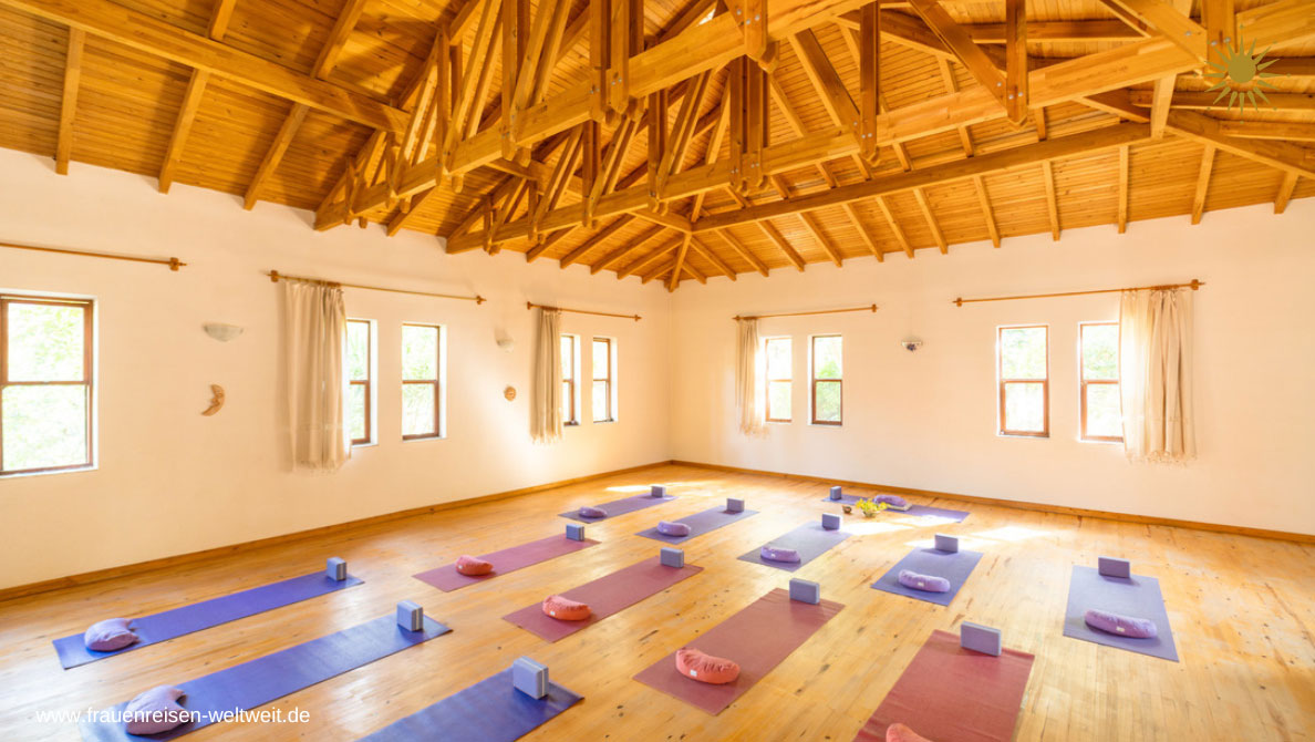 Lykia-Lodge_Yoga-Halle