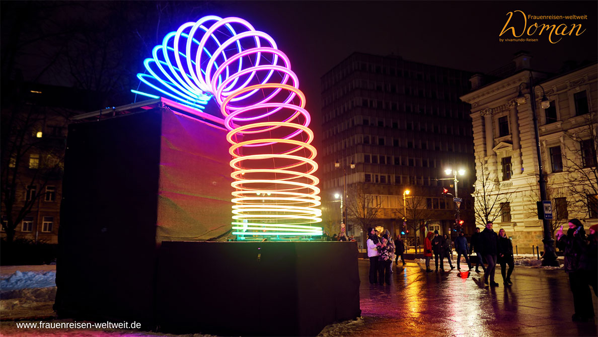 4_Frauenreise-Vilnius-–-Kunst,-Geschichte-&-Lichterzauber_Vilnius-Lichter-Festival_Canva_MNstudio-(2)