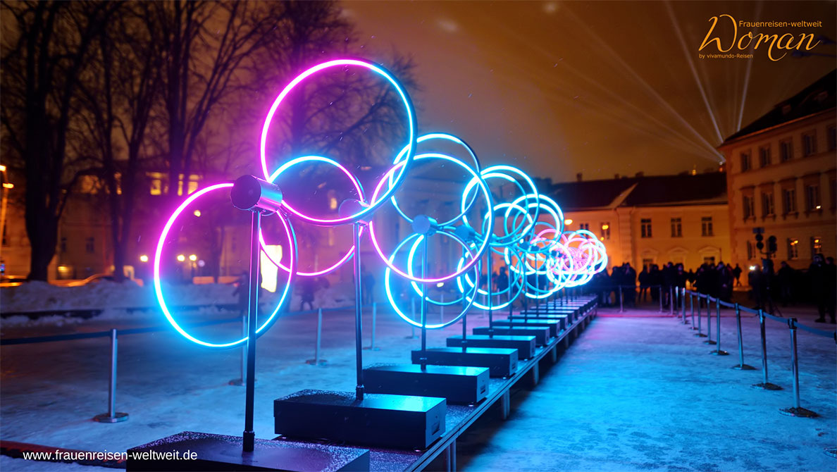 4_Frauenreise-Vilnius-–-Kunst,-Geschichte-&-Lichterzauber_Vilnius-Lichter-Festival_Canva_MNstudio-(3)