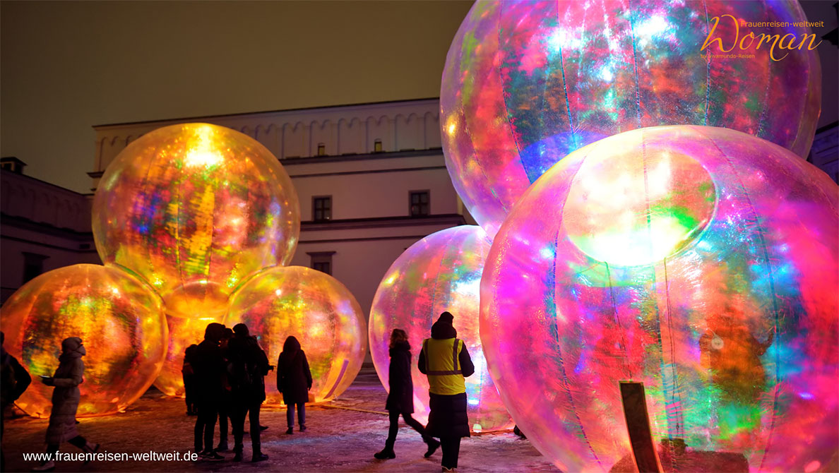 4_Frauenreise-Vilnius-–-Kunst,-Geschichte-&-Lichterzauber_Vilnius-Lichter-Festival_Canva_MNstudio