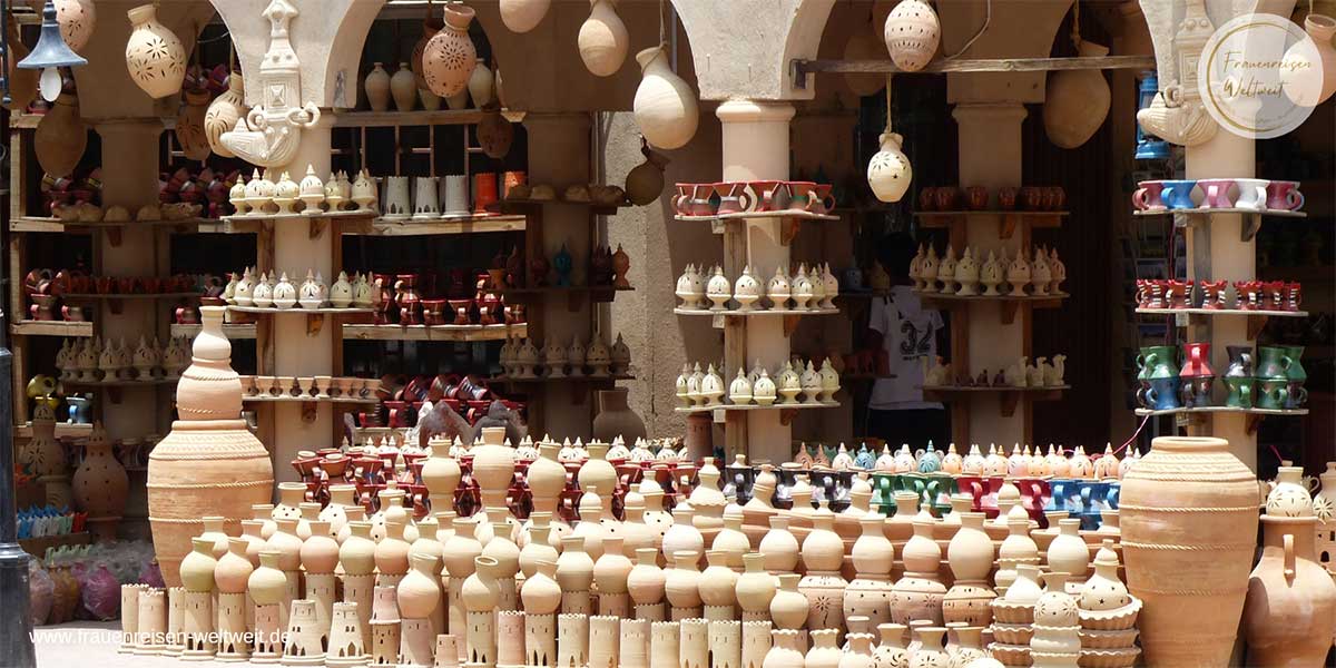 5_FrauenreiseMärchenlandOman_Nizwa-Souk_Canva_IanWaldraff_GettyImages