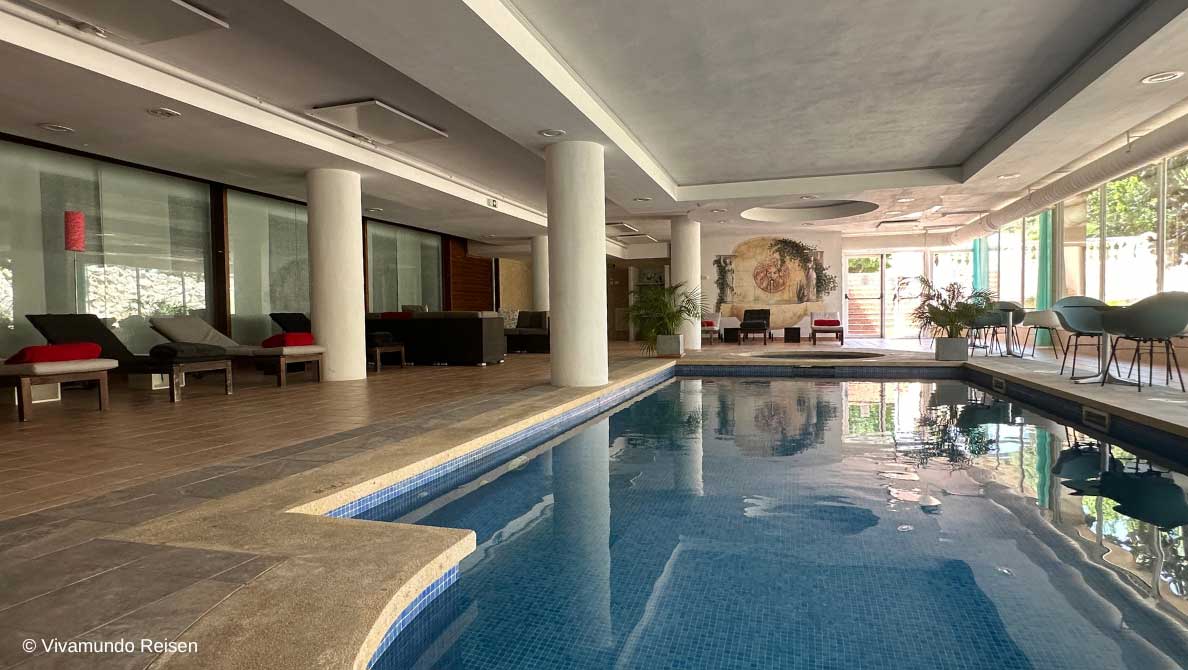 Son-Manera_Pool-innen